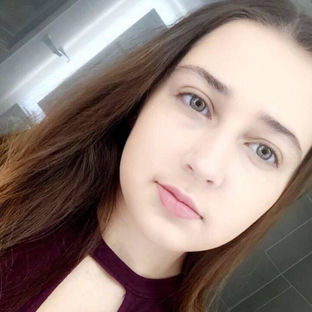 Meet your Posher, Dina